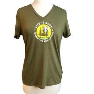 𝅺LIFE is Good NWT Green Celebrate the Great Outdoors Vneck Tee Medium